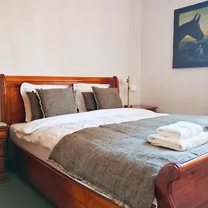 https://comfortable-room-in-a-large-house-with-high-speed-wi-fi.warsawhotelspoland.com